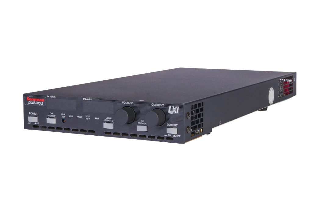 Programmierbares Sorensen (AMETEK) DLM600 DC-Netzgerät für Laborprüfung und Prüfsysteme, in Schrägansicht mit Anzeigen und Drehreglern.