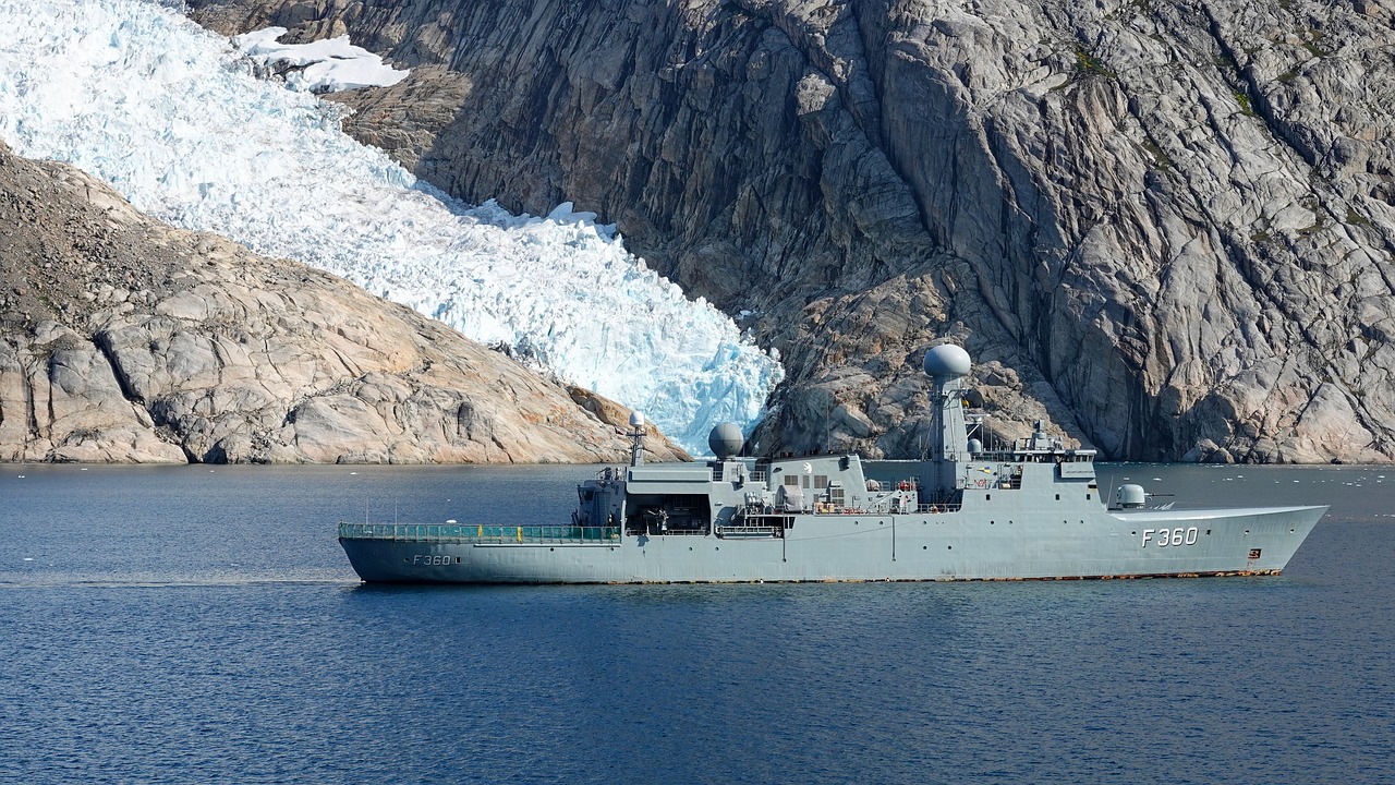 navy-ship-4510940_1280-1