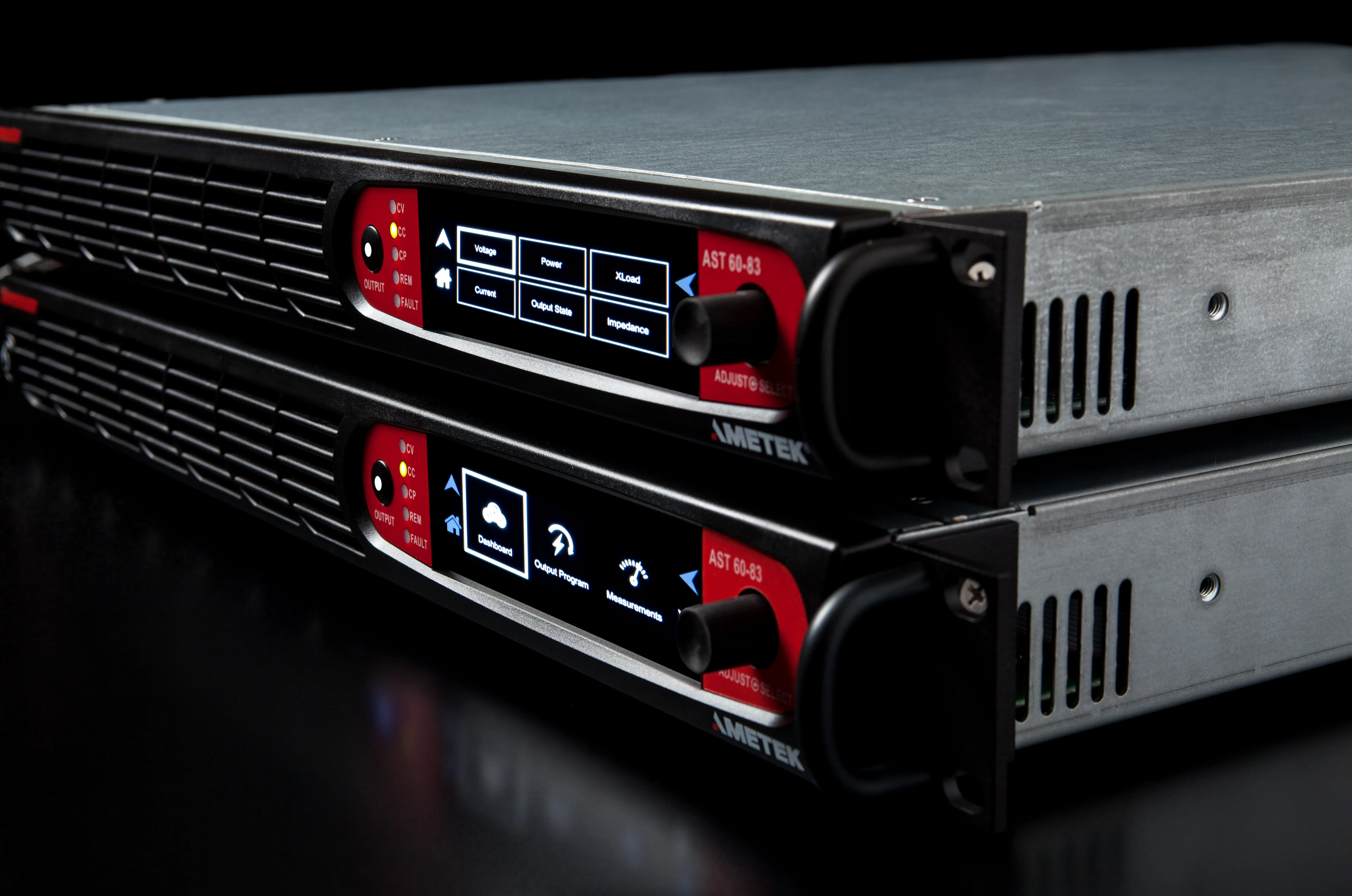 Zwei programmierbare Sorensen (AMETEK) Asterion DC-Netzgeräte für Elektronikprüfung, Batterieladung und automatisierte Produkttests, mit unterschiedlichen Displayansichten.