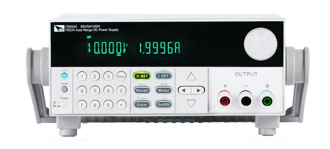 Serienabbildung ITECH IT6900A/B: DC-Labornetzgerät in Frontansicht mit Display, Tastenfeld und Ausgangsbuchsen für Labortests und Bauteilprüfung.